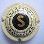 Marque : SOUTIRAN N° Lambert : 7 Couleur : Fond Crème Description : Lettre S doré dans un   cartouche rond noir  Emplacement : 098-08-03