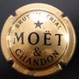 Marque : MOET & CHANDON N° Lambert : 232 Couleur : Nabuchodonosor, Or foncé. Brut Impérial Description : Brut Impérial, étoile et inscription MOET & CHANDON dans un cercle   Emplacement : 