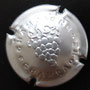 Marque : GENERIQUE  N° Lambert : 762 Couleur : Argent  Description : Capsule estampée. Grappe de raisins  Ref perso : 