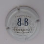 Marque : BESSERAT DE BELEFON N° Lambert : 37 Couleur : Fond blanc - 32 mm Description : Initiales & armoiries  Emplacement : 