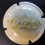 Marque :  MOET & CHANDON N° Lambert : 203 Couleur :  Jaune paille Description : Inscription 1743 couronnée et nom de la marque  Emplacement : 080-04-03