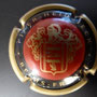 Marque : PIPER-HEIDSIECK N° Lambert : 104 - clair Couleur : Contour Or, Rouge et noir Description : Blason contenant des hiéroglyphes surmonté d'un heaume  Emplacement : 090-01-02