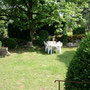 la vue du jardin / cour depuis votre location
