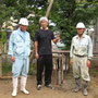 工事のご指導を頂いた「井戸掘り」の先生とコーディネーターの終了記念撮影