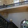 Détail de l'escalier d'honneur avec sa rampe à balustres en pierre