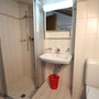 salle de bain avec douche et toilette, appartement 8, Ferienhaus-Apartement Golf Saas-Fee