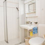 badkamer met douche en toilet, appartement 4, Ferienhaus-Apartment Golf Saas-Fee