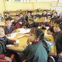 ガイドさんにお願いしてブータンの小学校を訪問。日本でいう小学一年生にあたる。授業は国語と歴史以外は全て英語。