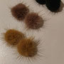 Paire de boucles pompons n°19  - 3€