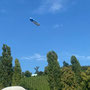 Über uns flog ein Zeppelin seine Runden.