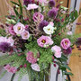 sommerlicher Stauss in rose und violett