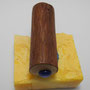 Seifenhalter aus Holz, mit Glas-Deko, Ansicht von vorn/oben, auf Seifenstück