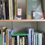 Informatie over het eiland (zitgedeelte met bibliotheek)