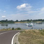 Hier legte die Fähre in Ferchland gerade nach ihrer letzten Überquerung der Elbe an. Ich stand schon da, aber ab sofort fuhr sie wegen Niedrigwasser nicht mehr. Pech für mich.