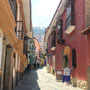 Die schönste Gasse von La Paz. Die von Kolonialbauten gesäumte Gasse Calle Jaén.  