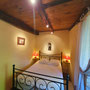 Chambre confortable avec lit double dans une maison traditionnelle du Quercy