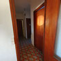 Un intérieur soigné et lumineux qui relie harmonieusement les différents espaces de vie de la Maison du Cap d'Agde, pour un séjour confortable en bord de Méditerranée.