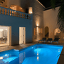 Ambiente auf der Poolterrasse am Abend