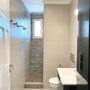 Badezimmer 2 - mit Dusche & WC - unteres Apartment - ABAJO 