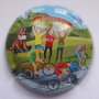 Marque : MEHLINGER et Fils N° Lambert : 26 Couleur : Polychrome Description : Le TDF en Auvergne -  nom de la marque  Emplacement : 