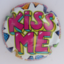 Marque : DEMILLY Albert  N° Lambert : 45c Couleur : Polychrome Description : “Kiss me” - nom de la marque  Emplacement : 