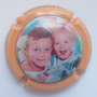 Marque : ARNOULD Claude N° Lambert : 19 Couleur : Polychrome, contour orange Description : Portrait de 2 enfants - Nom de la marque   Emplacement : 