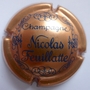Marque : FEUILLATTE Nicolas N° Lambert : 4 Couleur : Cuivre et bleu Description : Champagne et nom du producteur Emplacement : 052-04-04