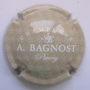 Marque : BAGNOST Arnaud N° Lambert : 19h Couleur : Grège et blanc Description : Blason - nom de la marque  Emplacement : 