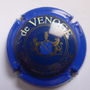 Marque : VENOGE (de) N° Lambert : 14d Couleur : Bleu, centre bleu. Or mat Description : Blason 3 étoiles, surmonté d'un heaume et encadré par 2 lions Emplacement : 