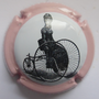 Marque : COLLIN Jean N° Lambert : 27d Couleur : Fond blanc, contour rose Description : Tricycle - nom de la marque Emplacement :