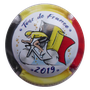 Marque : ROUYER Philippe N° Lambert : 115a Couleur : Polychrome, contour drapeau belge Description : Maillot jaune TDF 2019 - nom de la marque Emplacement : 