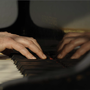 Betin Güneş - Hände und Klavier