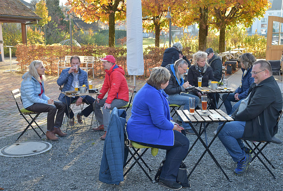 Die Gäste konnten Dank dem tollen Herbstwetter draussen den DANKESCHÖNAPERO geniessen!