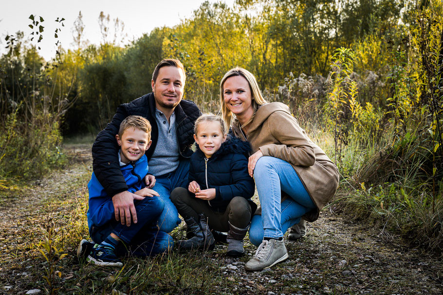 Herbstshooting-Familienbilder-Kinder-Babybauchshooting-Natur-Fotograf-Linz-LinzLand-Familienfotos-Sonnenuntergang