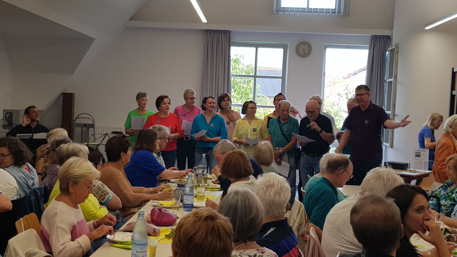 Hessenabend 1.8.2ß25 Die CVC Chöre singen. Abb. Kleingruppe MC und FC
