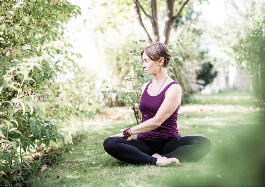 Der Drehsitz; MANYO Yoga Gleisdorf; Yoga-Workshops mit Anatomie in Theorie und Praxis