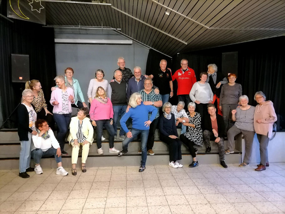 Nach der Chorprobe am 6. Mai - das Singen wieder richtig Spaß gemacht. Die Gesichter zeigen es deutlich.