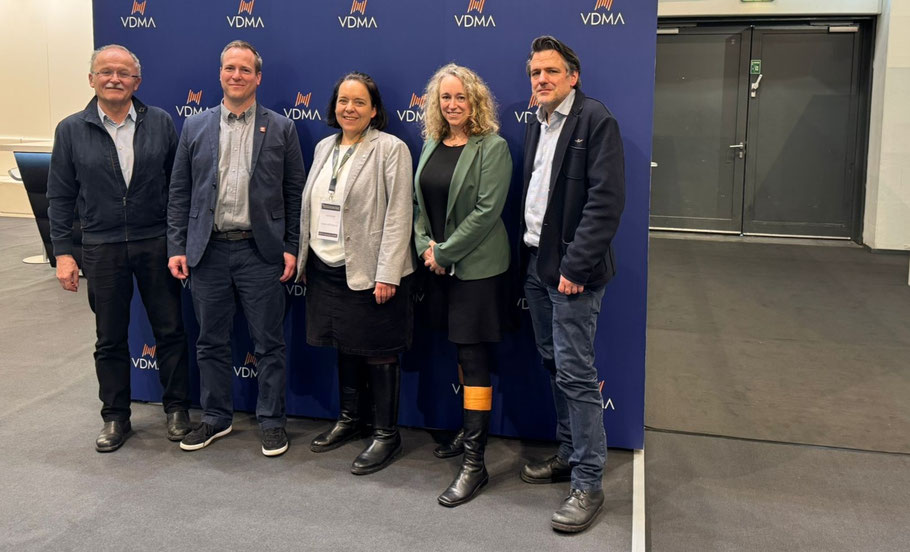 Markus Rediger (SAJ), Jonas Ingold (Vorstand SAJ), Katrin Fischer (Co-Vorsitzende VDAJ), Claudia Jung-Leithner (Präsidentin VAÖ) und Stefan Nimmervoll (Vorstand VAÖ). 