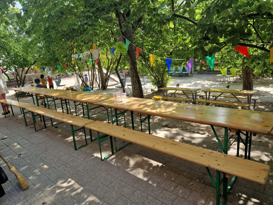 Festlich geschmückt erwartete der Garten die Kinder und Eltern zum Sommerfest!
