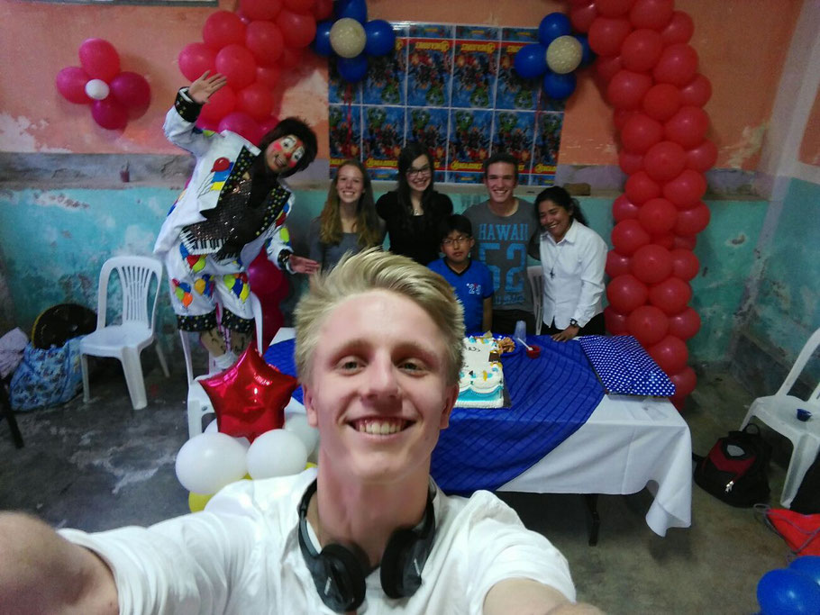 Ein #Selfie mit dem Clown und dem Geburtstagskind darf natürlich auch nicht fehlen!