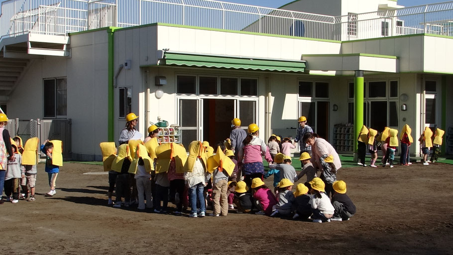 　　　　　　　　　第1回　座間市いっせい防災行動訓練(シェイクアウト訓練）市内やなせ幼稚園　