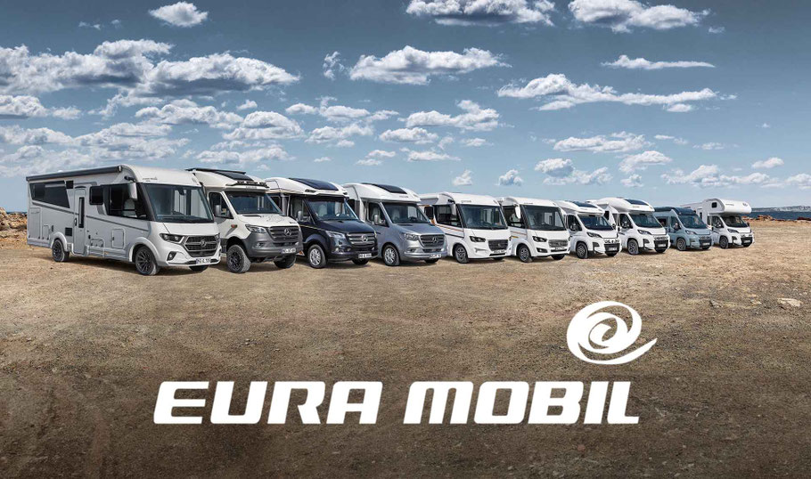 Challenger-Camper von Camperwelt Fischer vor Frühlingslandschaft.