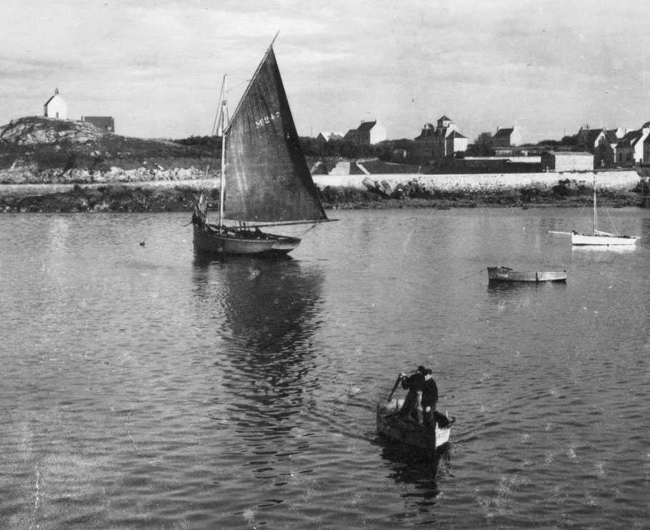 L’Ariel II Mx 2478 construit en 1928 à Roscoff, le dernier cordier aux lignes classiques, patron Esprit le Mat, matelots : Alexandre Le Saout, Vincent Rohou  