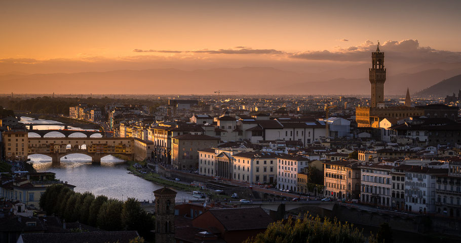Aussicht von der Piazzale Michelangelo: Arno mit Ponte Vecchio und der Palazzo Vecchio