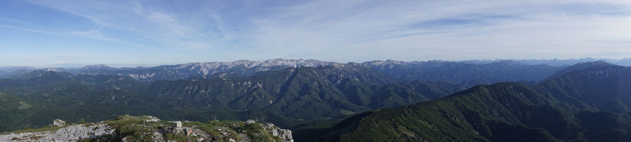 Berg Hund Tal; Almsee; Totes Gebirge; Rotgschirr; Hochpfad; Offensee; Wildensee; Rinnerkogel; Appel Haus; Pühringer Hütte; Seehaus; Alpen; Salzkammergut; Almtal; Grünau; Lunz am See; Dürrenstein; Kühe