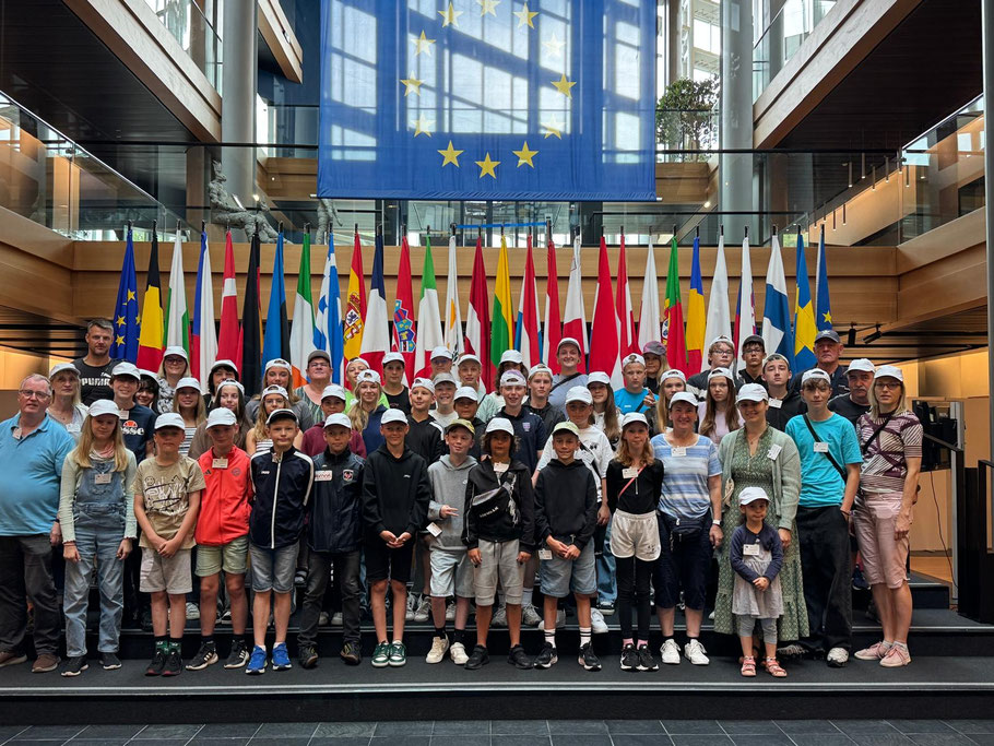 Kinder & Betreuer im Europaparlament
