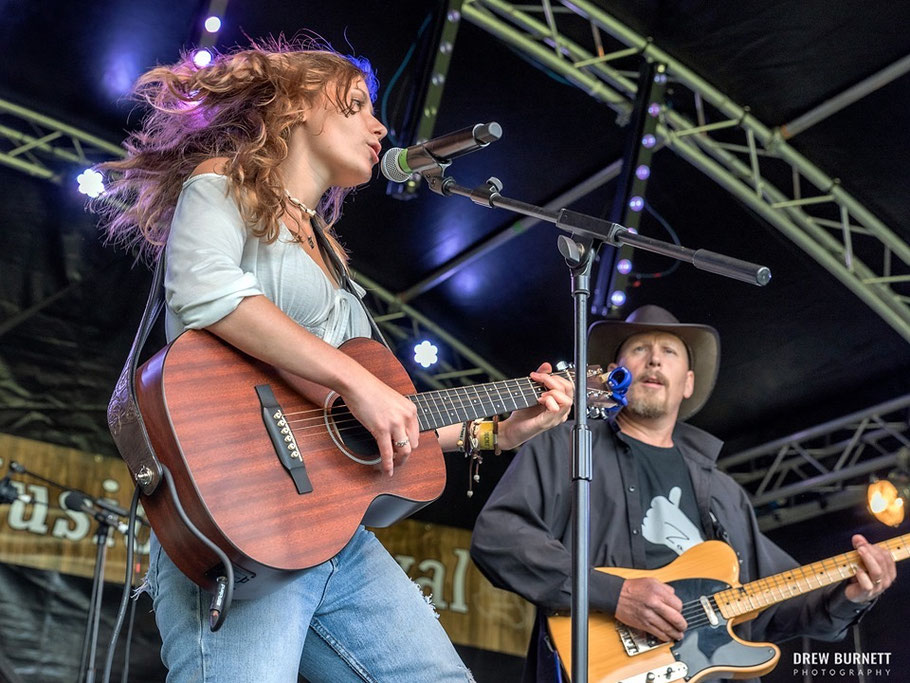 zoee, zoee tribe, zoee singer, zoee country music, zoee & the band, country artist, country music, pop country, unsigned, singer, songwriter, country music, country to country, zoee official, zoee and the band