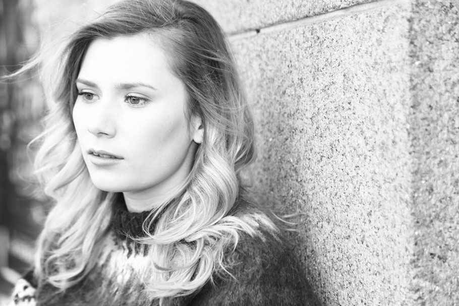 zoee, king tuts, glasgow, london, unsigned, singer, songwriter, live music, country music, country to country, zoee official, zoee and the band