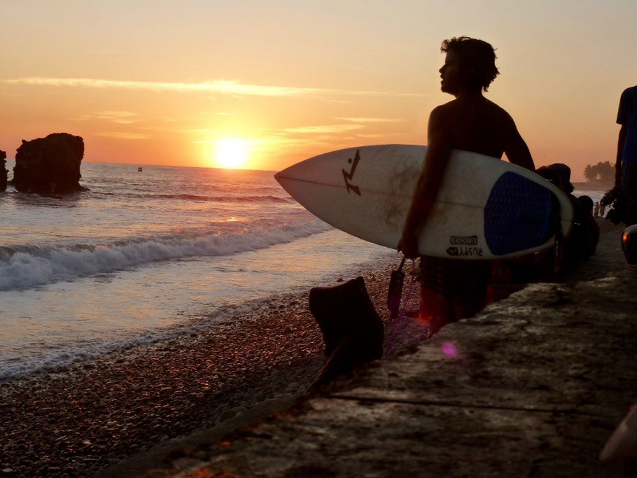 Unknown surfer, El Tunco sunset