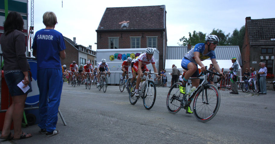 Wielrennen, juniores, Mazenzele, kermis, kerkplein